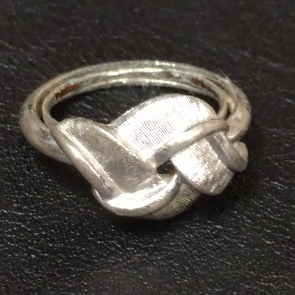 Vintage Avon silver toned love knot ring size 5-6